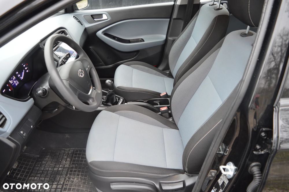 Hyundai i20 blue 1.2 - 27