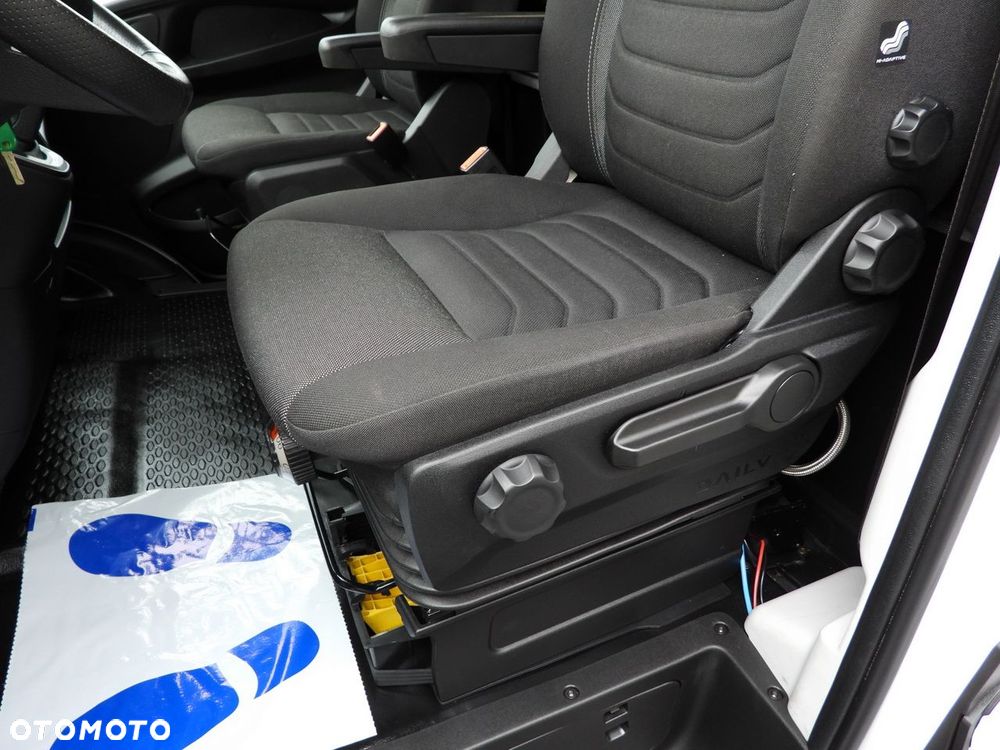 Iveco DAILY 35S18 KONTENER HI-MATIC WINDA 8 PALET TEMPOMAT NAWIGACJA LEDY PNEUMATYKA AUTOMAT HI-MATIC KLIMATYZACJA  180KM - 29