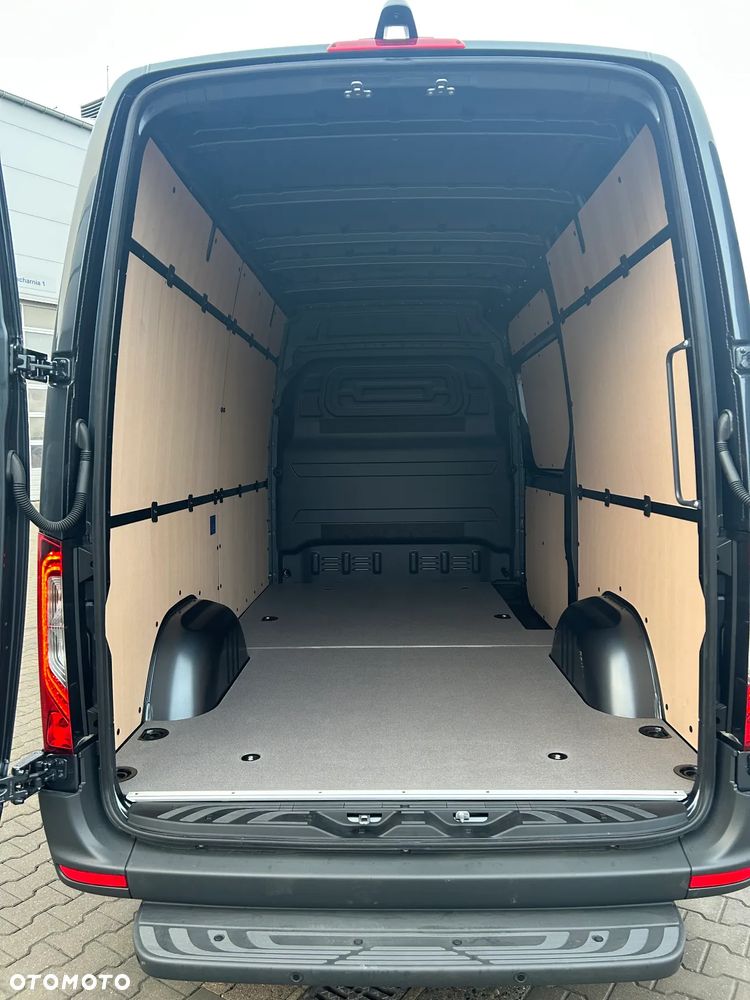 Mercedes-Benz Sprinter - 11