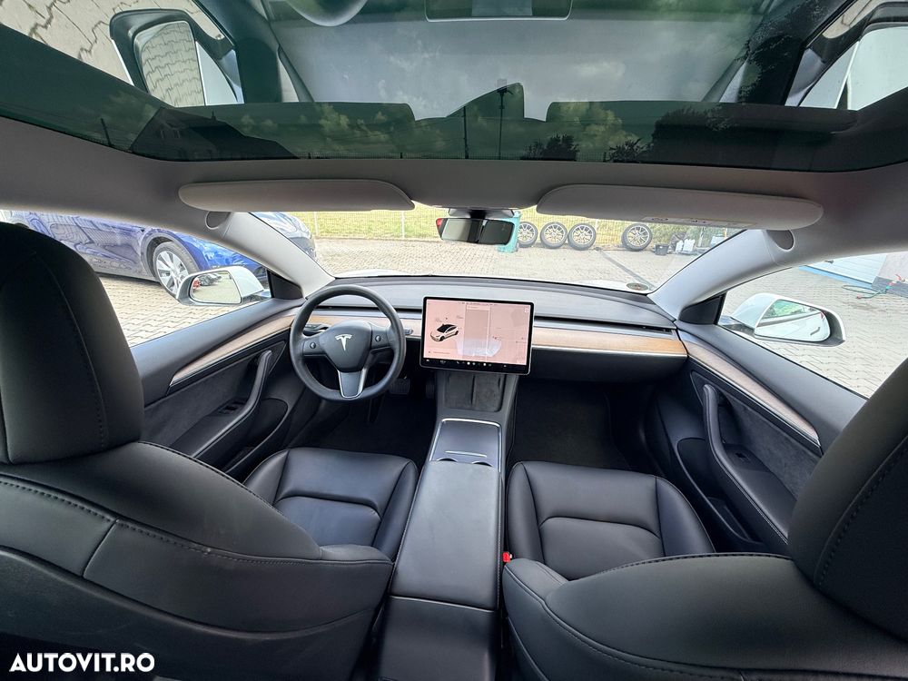 Tesla Model 3 - 8
