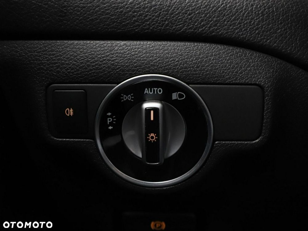 Mercedes-Benz CLA 180 d 7G-DCT Urban - 34
