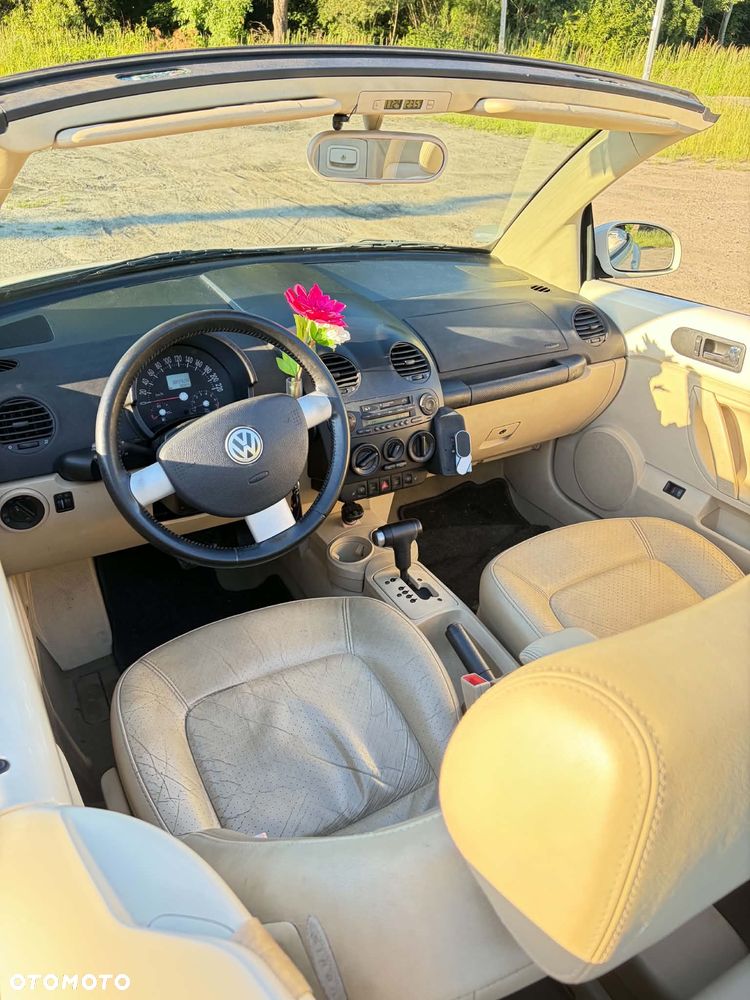 Volkswagen New Beetle - 4