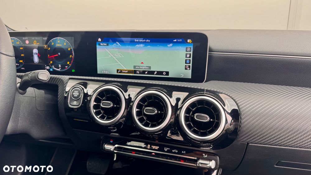 Mercedes-Benz CLA 200 7G-DCT Edition Progressive Line - 33