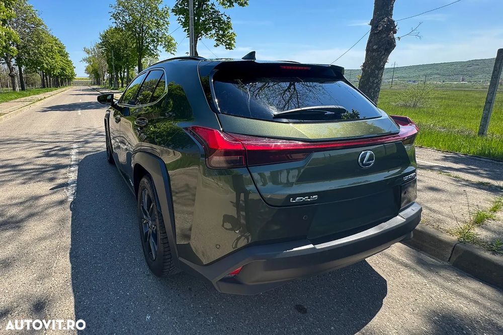 Lexus UX - 4