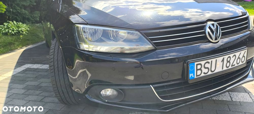 Volkswagen Jetta 2.0 TDI Highline - 2
