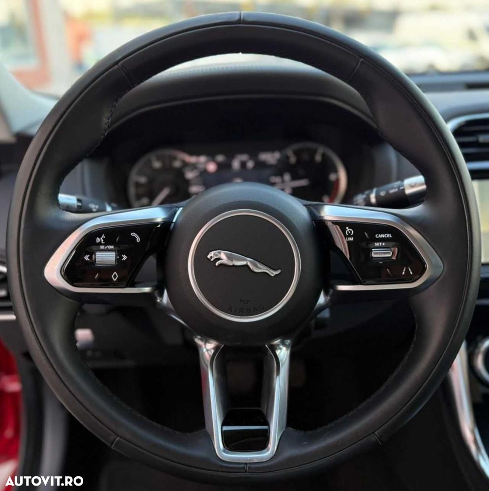Jaguar XE D200 RWD MHEV R-Dynamic S - 22