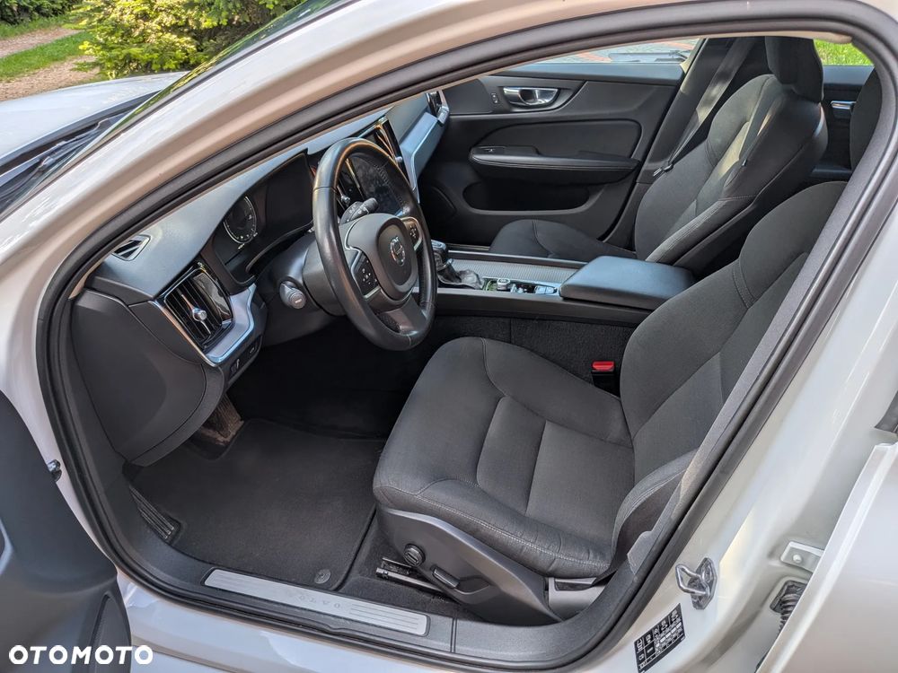 Volvo V60 D4 Momentum - 23