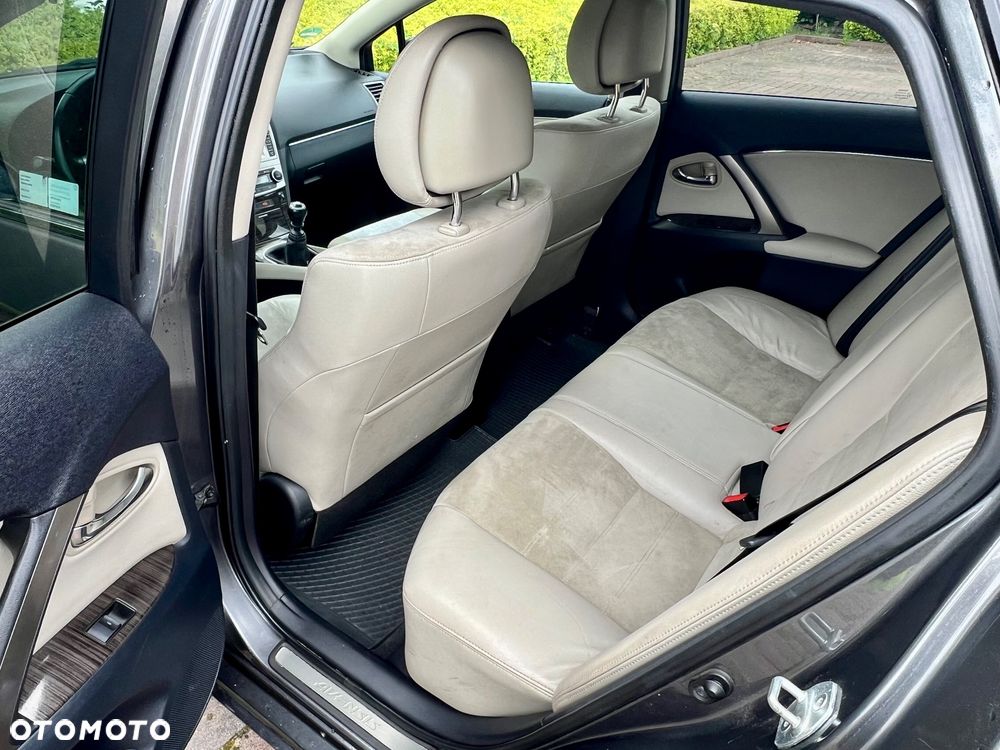 Toyota Avensis 2.2 D-CAT Prestige NAVI - 27