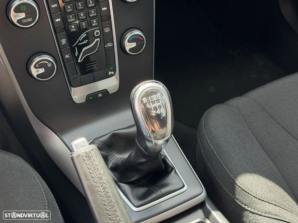 Volvo V40 D2 Momentum - 31