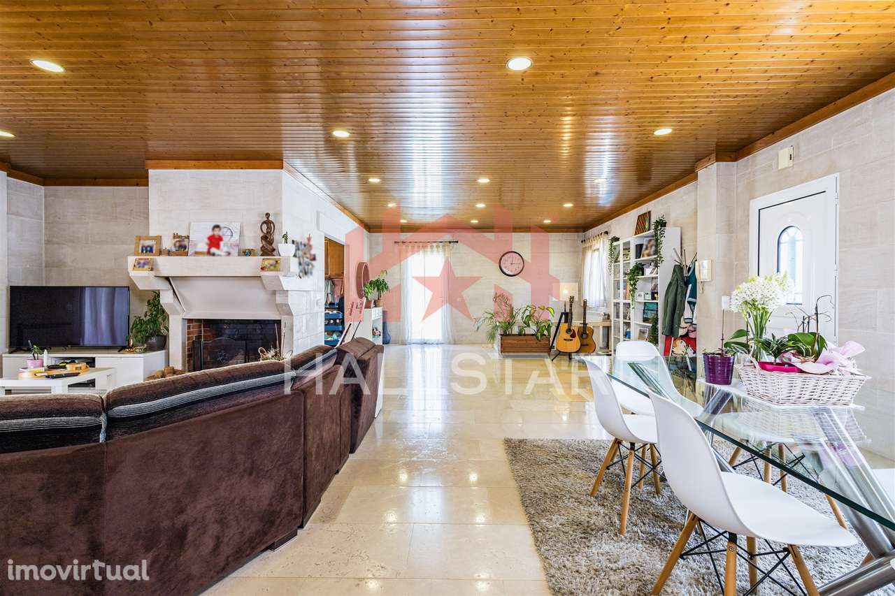 Moradia Térrea / Piscina / Aquecimento Central / Monte Redondo - Grande imagem: 5/52