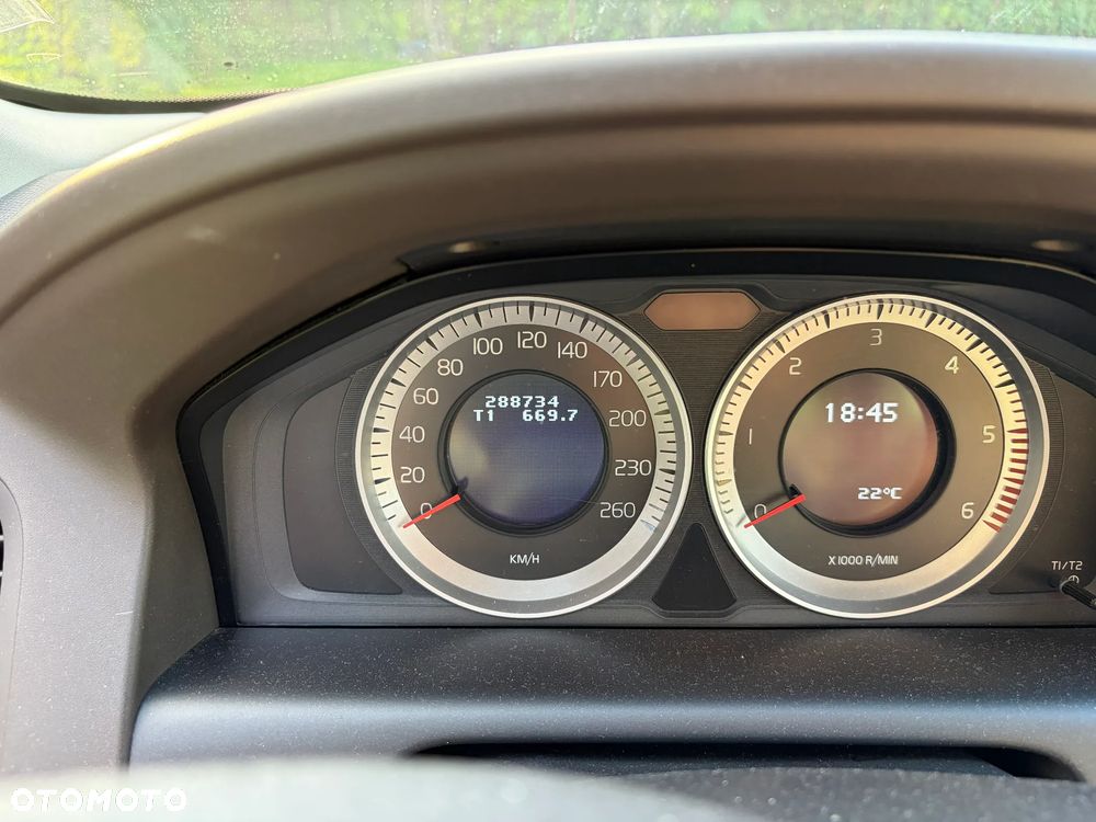 Volvo XC 60 2.4D AWD Momentum - 9