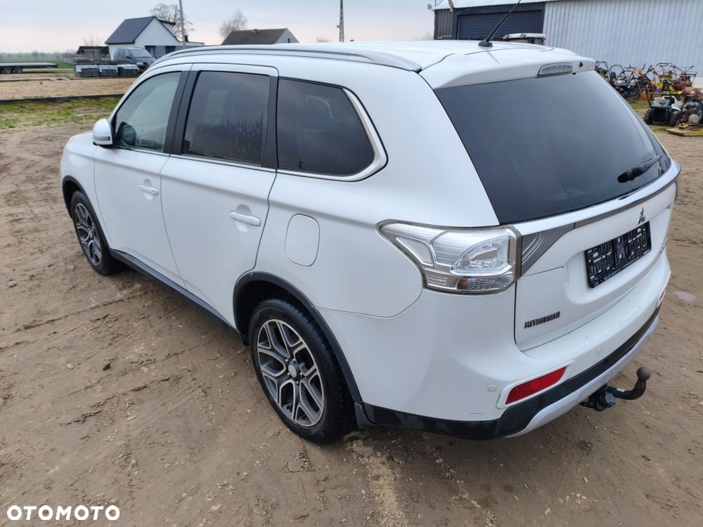 Mitsubishi Outlander - 4