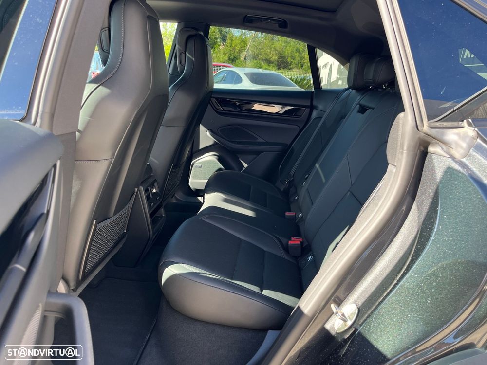 Porsche Macan Electric 4 - 44