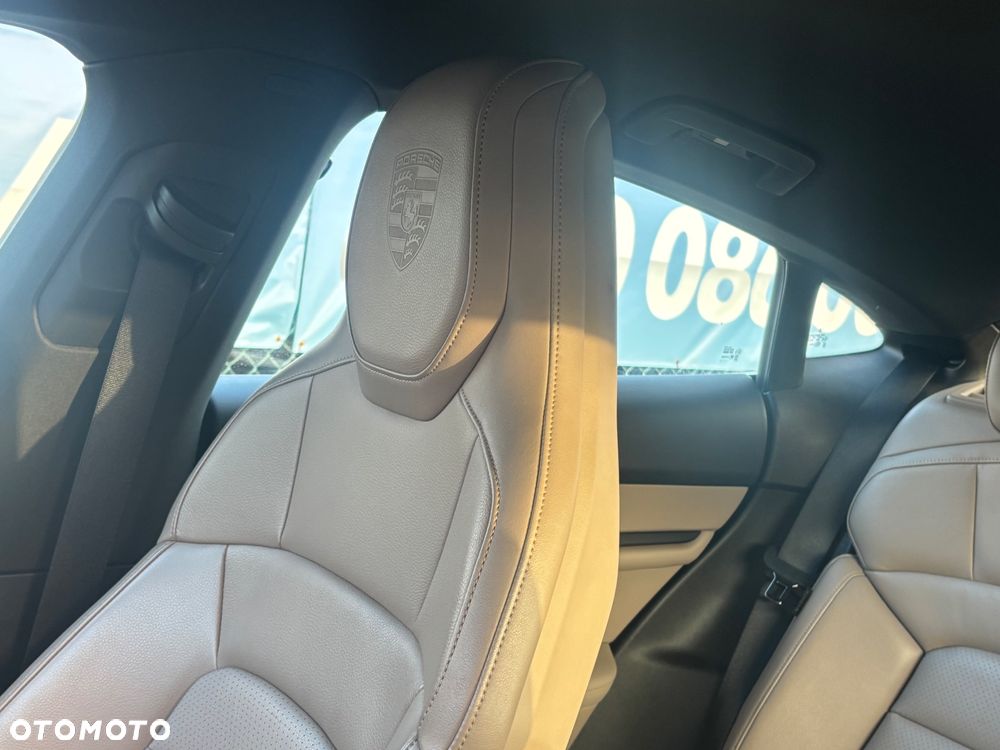 Porsche Taycan - 34