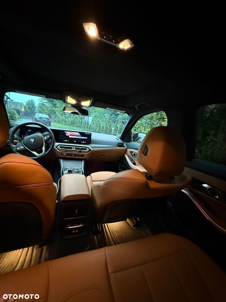 BMW Seria 3 330i xDrive - 15
