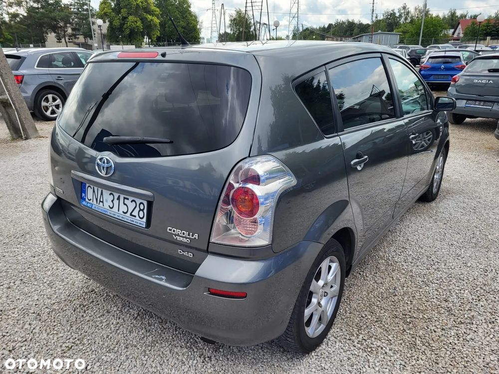 Toyota Corolla Verso 2.2 D-4D X 7os - 6