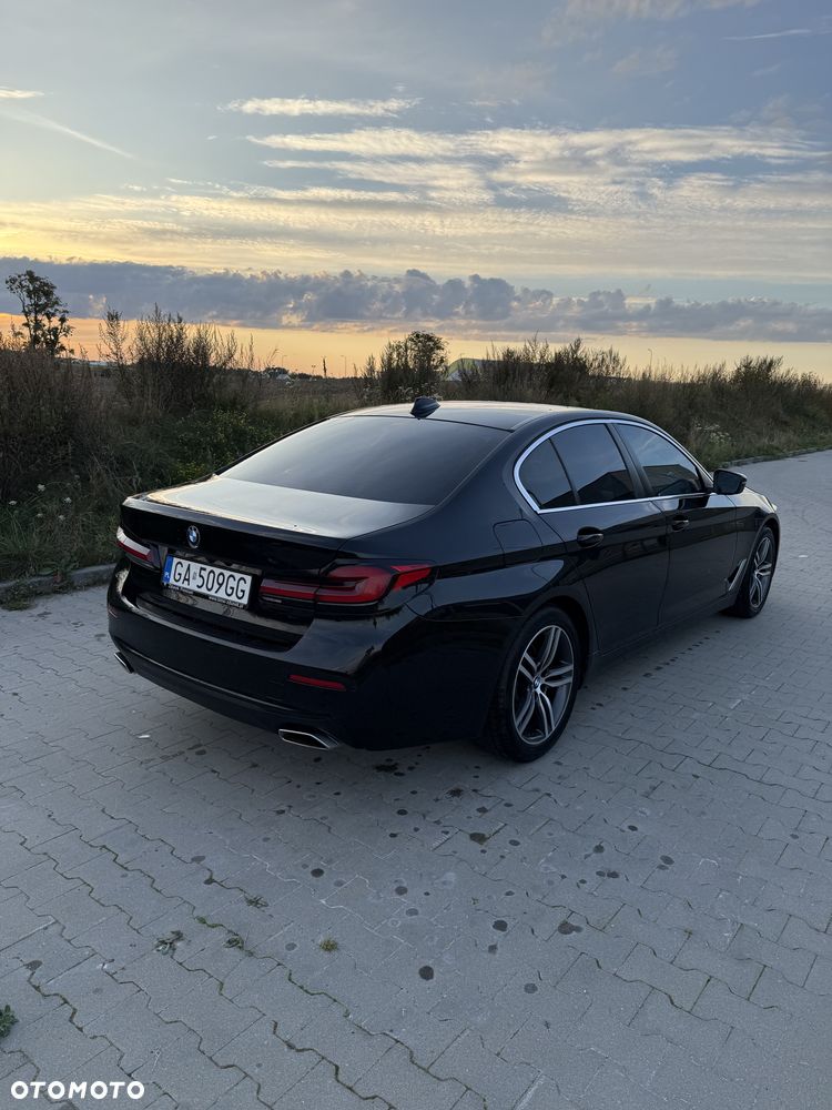 BMW Seria 5 518d - 34
