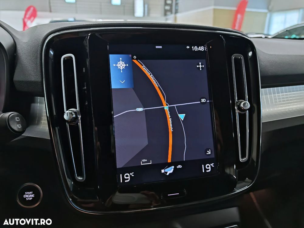 Volvo XC 40 T3 Momentum Pro - 12