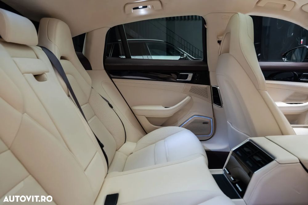 Porsche Panamera 4 - 34