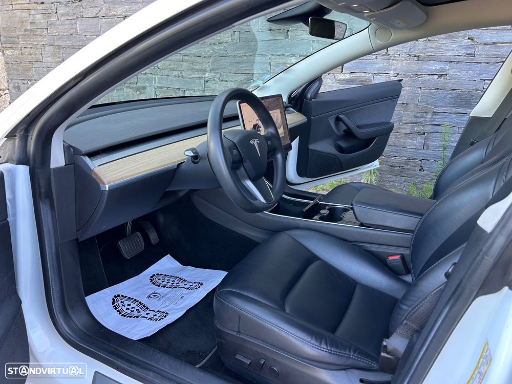 Tesla Model 3 - 11