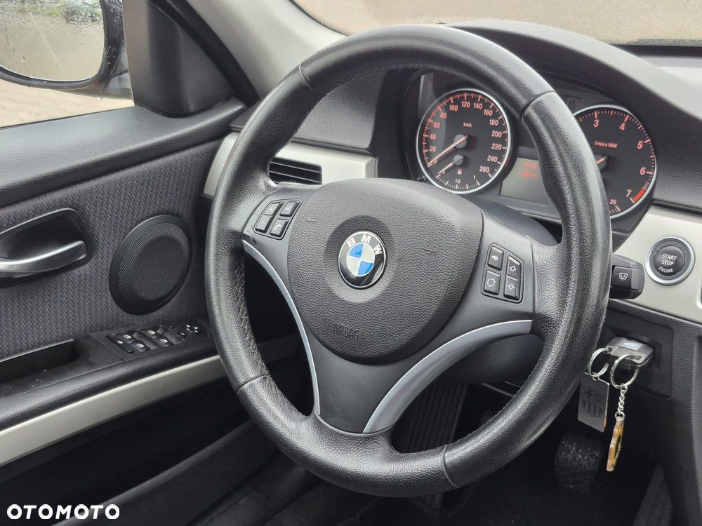BMW Seria 3 318i - 14