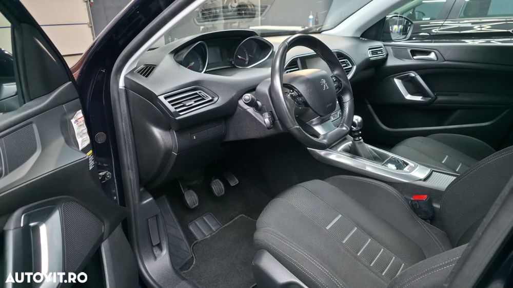 Peugeot 308 125 THP Allure - 12