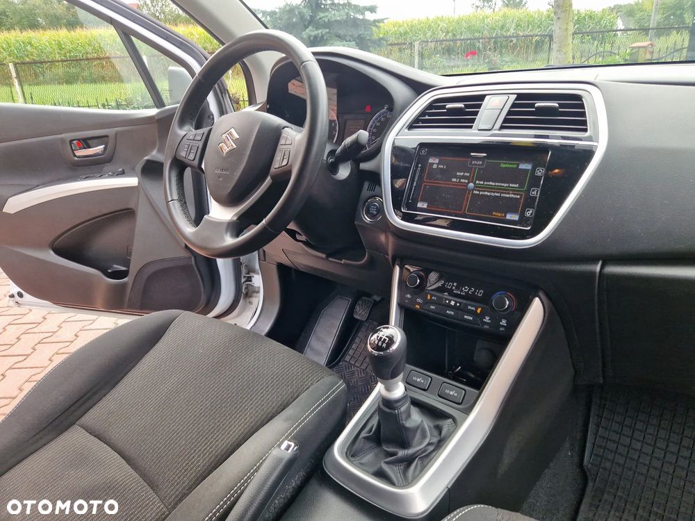 Suzuki SX4 S-Cross 1.4 T Premium - 25