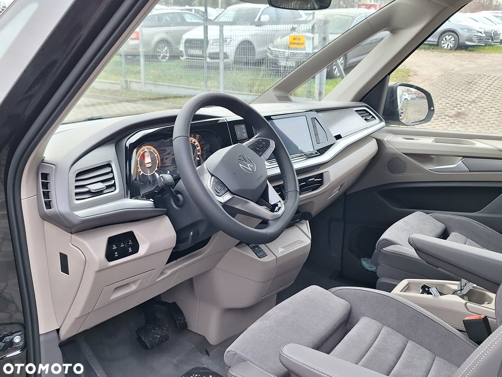 Volkswagen Multivan - 17