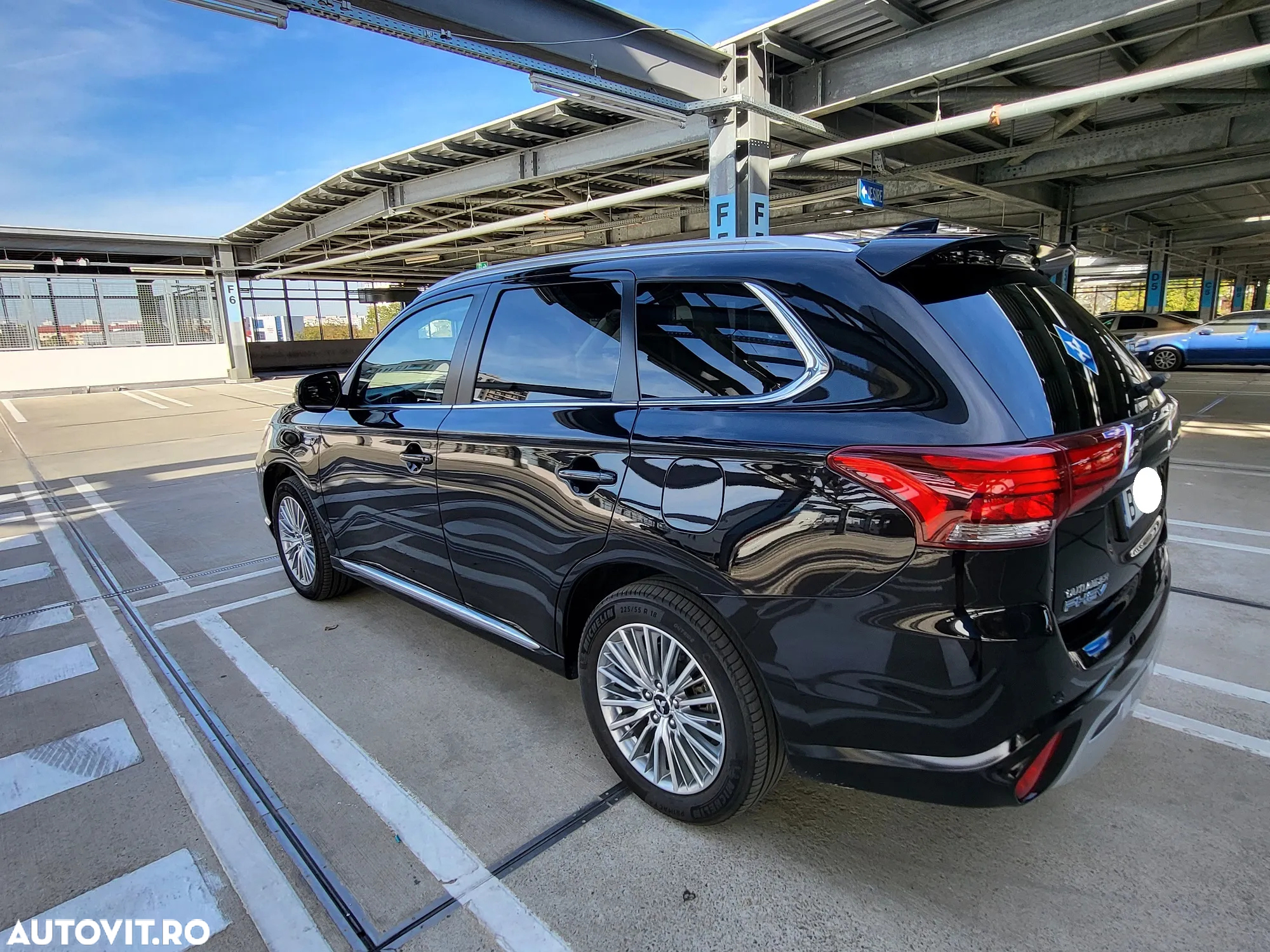 Mitsubishi Outlander 2.4 4WD Plug-In Hybrid - 8