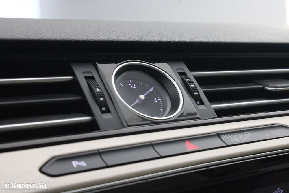 VW Passat Variant 2.0 TDI Highline DSG - 16