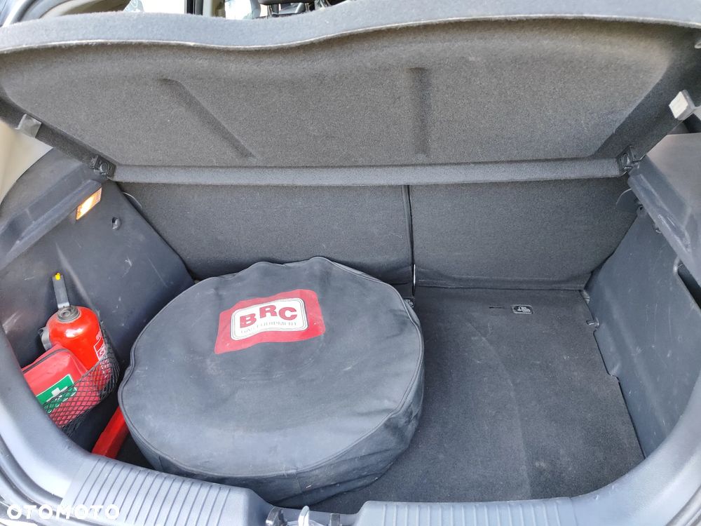 Kia Rio 1.2 L - 8