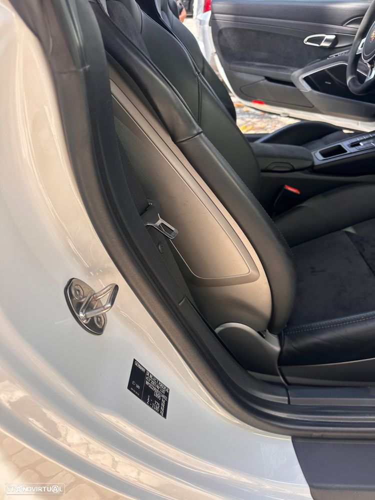 Porsche 911 (991) Carrera 4 GTS PDK - 16