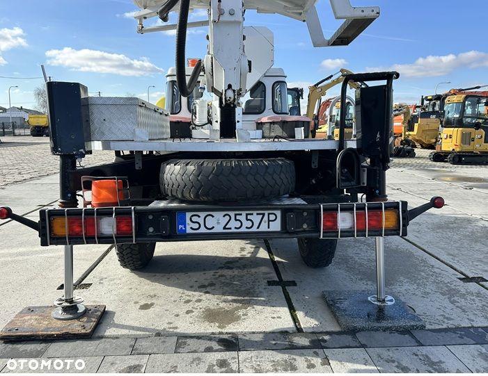 Land Rover Defender - 10