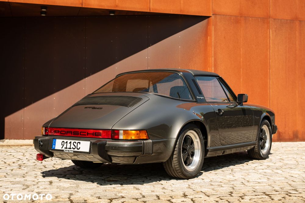 Porsche 911 - 16