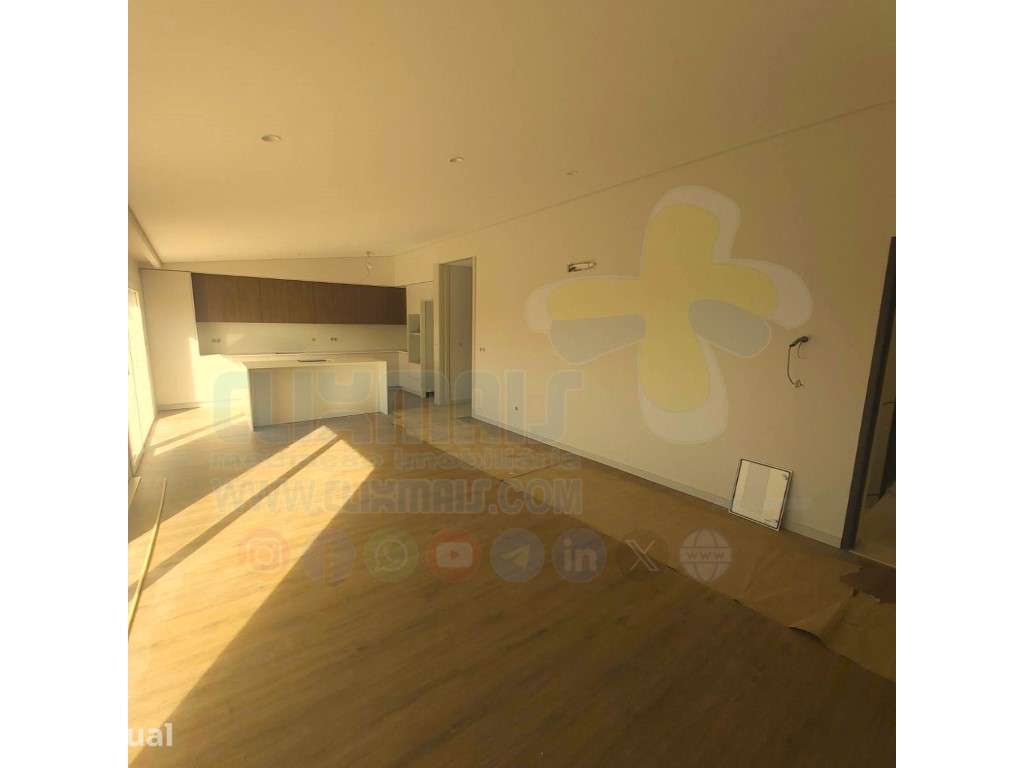 Apartamento T3 no centro de Braga, com lugar de garagem para 2 carros - Grande imagem: 2/31