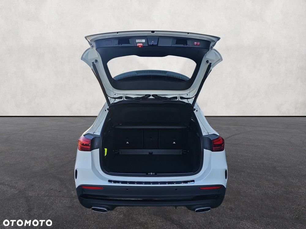 Mercedes-Benz GLA - 16