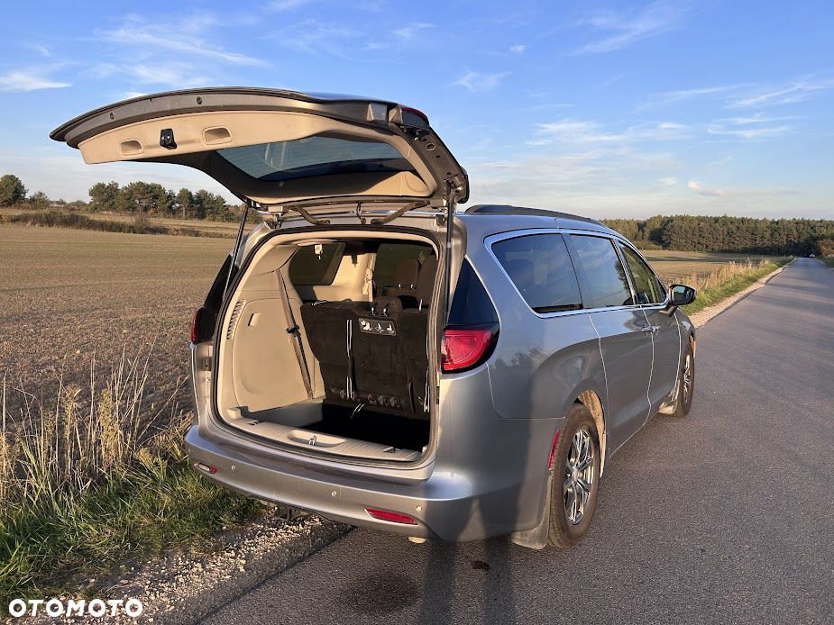 Chrysler Pacifica - 8