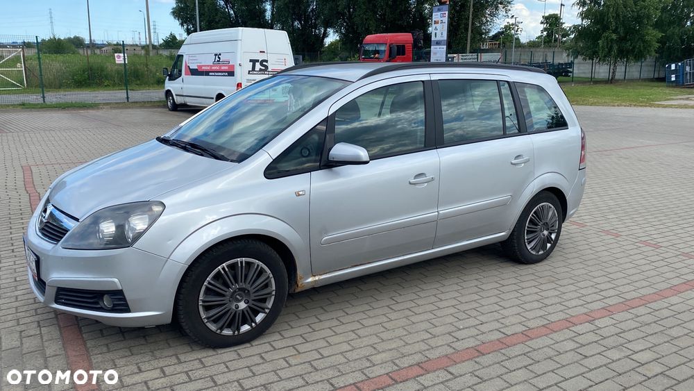 Opel Zafira 1.6 Essentia - 1