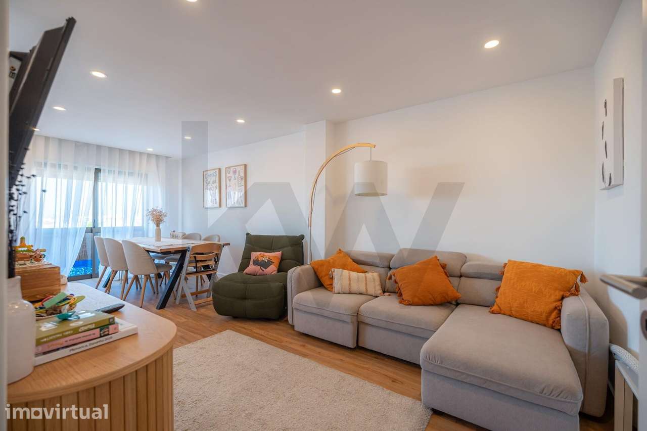 Apartamento T3 Remodelado com Garagem e Varanda – Póvoa de São Martinh - Grande imagem: 3/19