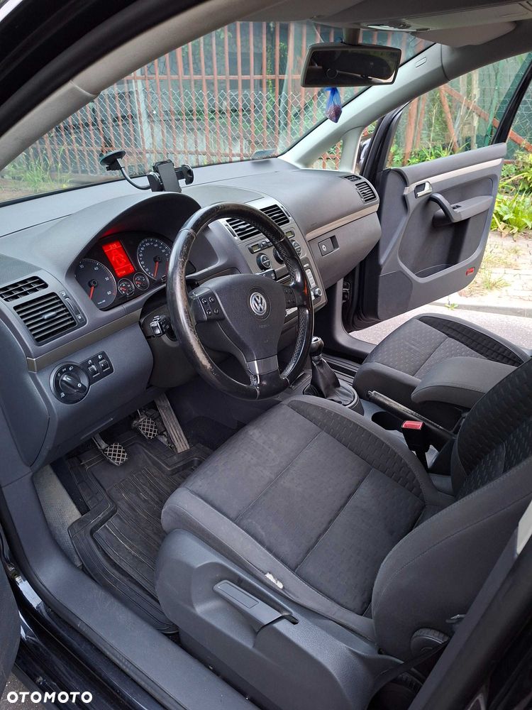 Volkswagen Touran - 4