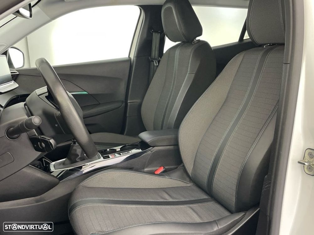 Peugeot 2008 1.2 PureTech Allure - 17