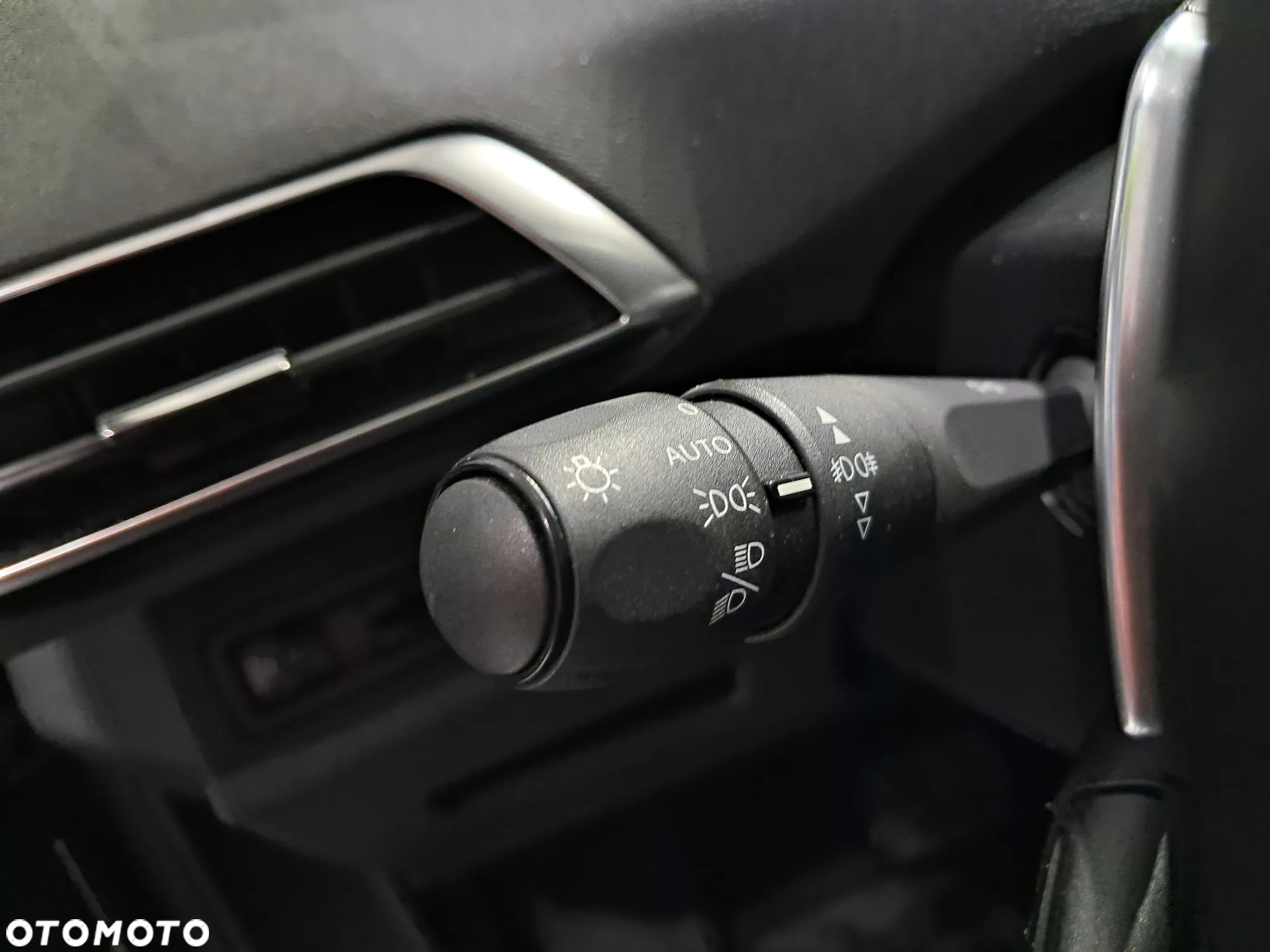 Peugeot 3008 1.2 PureTech Active Pack S&S EAT8 - 19
