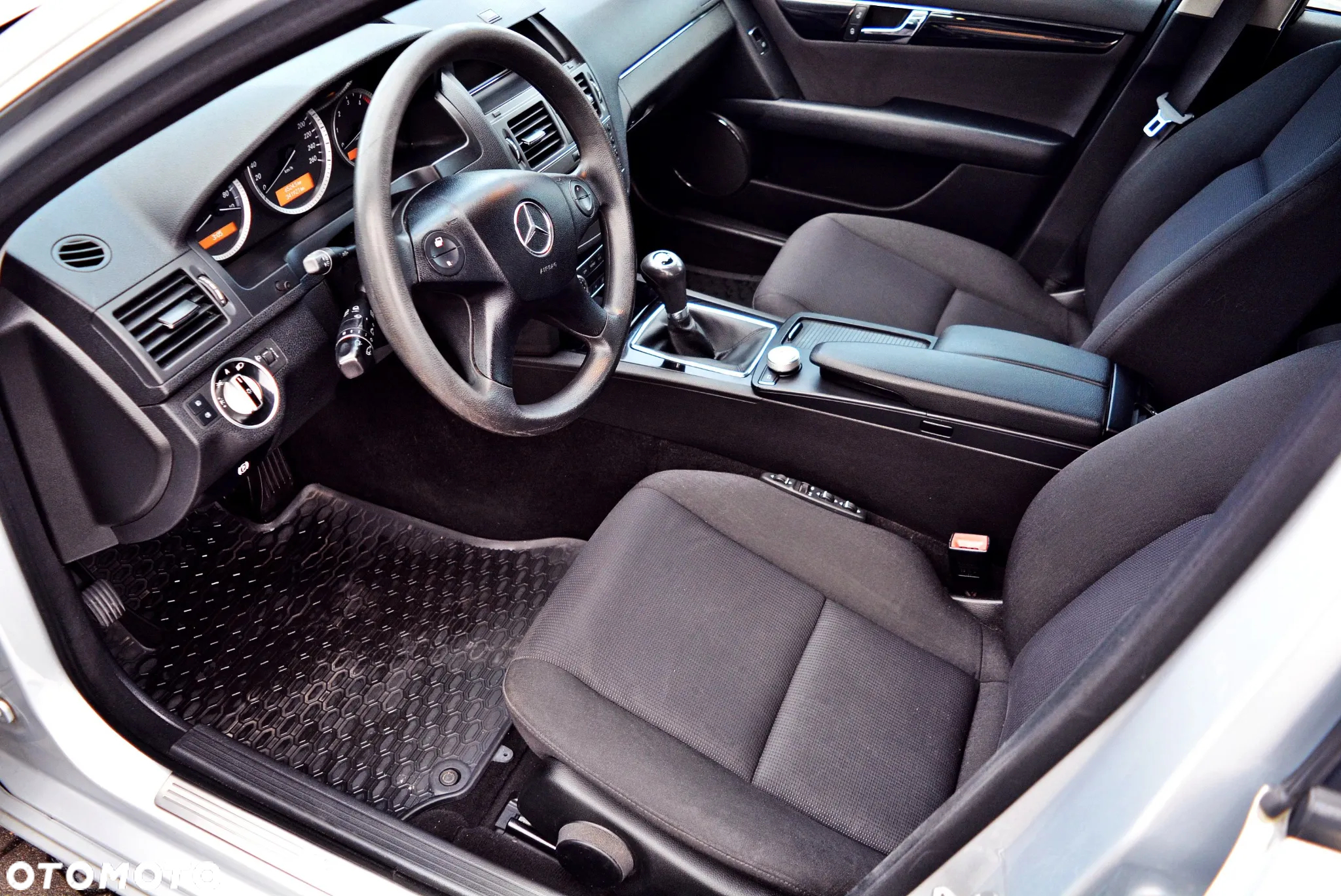 Mercedes-Benz Klasa C 200 CDI BlueEff Classic - 17