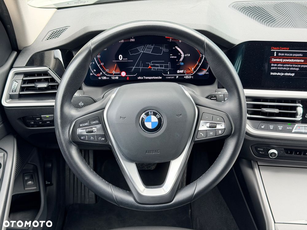 BMW Seria 3 318i - 12