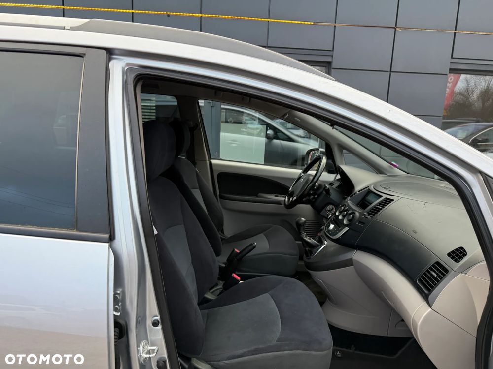 Mitsubishi Grandis 2.4 Inform - 26