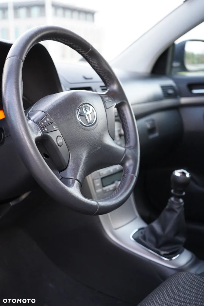 Toyota Avensis 2.0 D-4D Sol Premium - 10