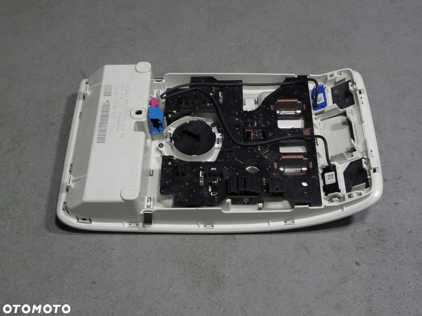 AUDI A4 B8 // LAMPKA SCHOWEK PANEL PODSUFITKI PANORAMA 8T0947135BK - 4