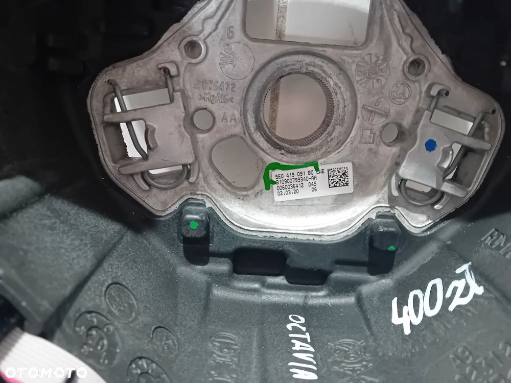 KIEROWNICA WIELOFUNKCYJNA SKÓRA ORYGINAŁ SKODA OCTAVIA III R2020  NR 5E0419091BG - 2