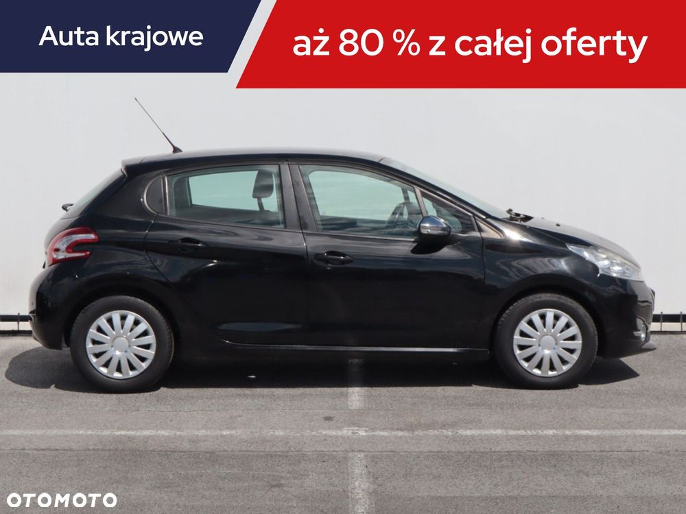 Peugeot 208 - 8
