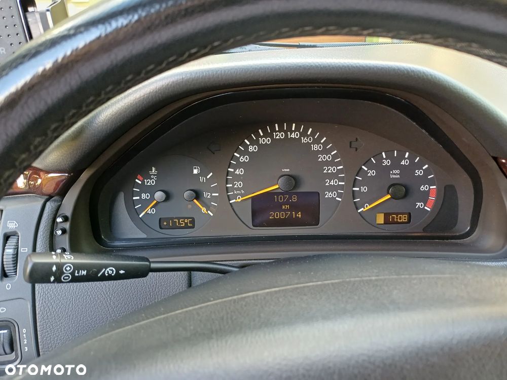 Mercedes-Benz Klasa E - 16